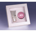 PHYRIS PERFECT AGE Geschenkbox zu Weihnachten - PERFECT AGE Cell Lift Edel gebettet, liegen die PHYRIS PERFECT AGE-Produkte der limitierten Weihnachts-Sets in einer perlmuttfarbenen, festen Box mit Klarsichtfenster.